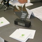 estatua-premios-fundación-cel